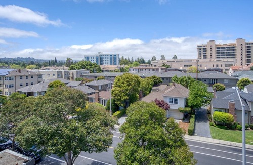 Central San Mateo Apartment | San Mateo 2BR w/ W/D, BBQ & Pool, near Caltrain