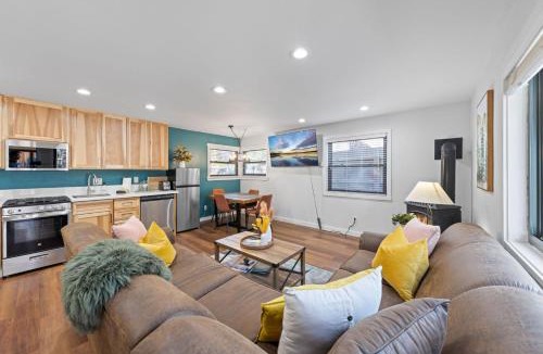 Tahoe Vista House | Sandy Cove on the North Shore -Lakeside Cottage with Pier Beach, and HOA Amenities