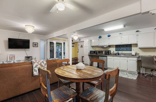 Santa Barbara Apartment | Santa Barbara Remodeled Cozy Studio with Private Patio, AC & Tesla Charger