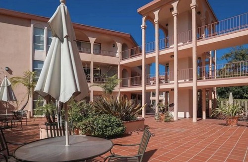 Ocean Park Condo | Santa Monica Beach Condo Newly Remodeled ANY DATES
