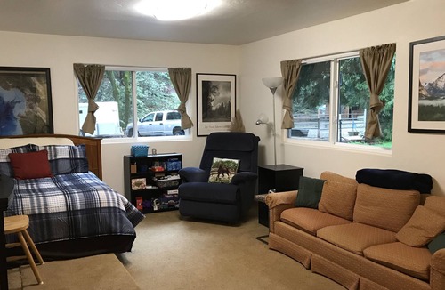 Lexington Hills Apartment | Scenic getaway - monthly rental