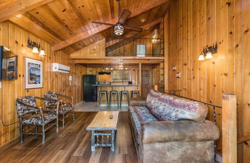 Bass Lake Hotel | Scenic Retreat with Breakfast (Select Stays), Lake Views & Easy Access to Trails