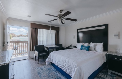 Morro Bay Hotel | Sea Air Inn & Suites - Downtown - Restaurant Row