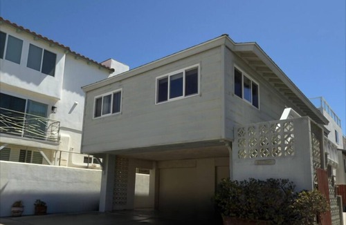Hollywood House | Sea Glass Beach House, Steps to Beach & Harbor, Sleeps 10