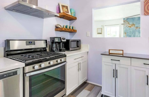 Riverside House | Sea Shell Cottage Near Downtown & UCR