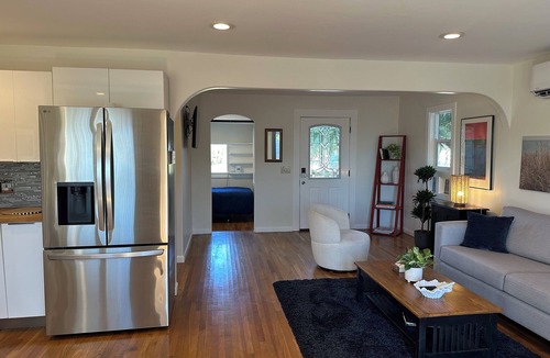 West Mesa House | Seaside Escape in amazing SB with Hot Tub - Pet Friendly!