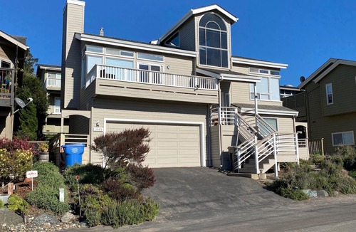Marine Terrace House | Seaside Serenity ~ 3 KING, 2 Queen, Walk 2 Blocks 2 Ocean & Tide Pools!