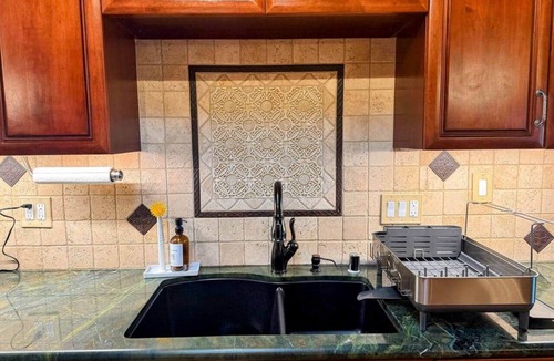 Bay Park House | Seaworld Fireworks View, Hot tub, AC, and Fast Wifi 3BR 2B 4beds 2 sofa beds