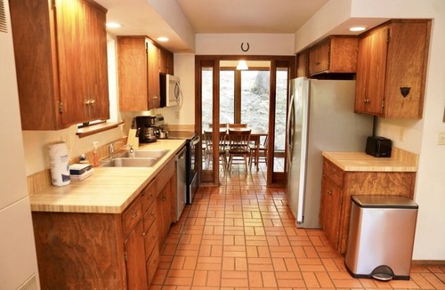 Yosemite West Cabin | Secluded Cabin in Yosemite National Park with Rustic Charm & Thoughtful Updates