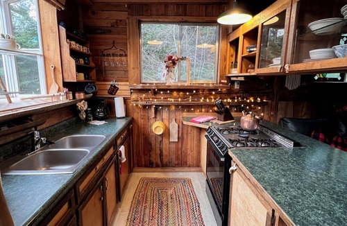 Clark Fork Cabin | Secluded Cozy Log Cabin