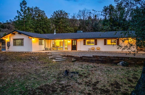 Oakhurst House | Secluded Haven Views -Spa/Arcade/EV charger near Yosemite