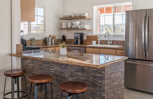 Joshua Tree House | Secluded home - grand views, hot-tub & cowboy dip