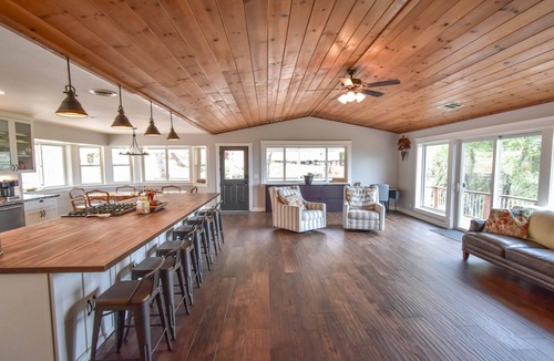 Columbia House | Secluded Remodeled Home on 5 Acres Near Columbia State Park