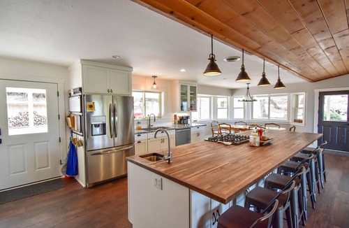 Columbia House | Secluded Remodeled Home on 5 Acres Near Columbia State Park