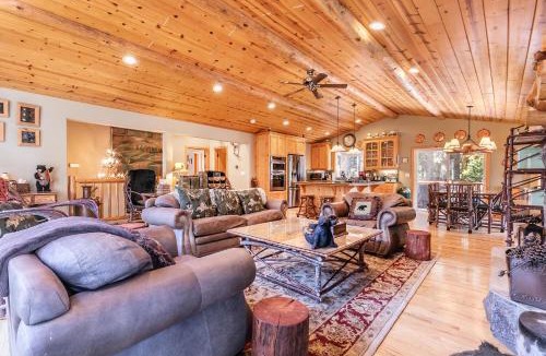 Carnelian Bay House | Secret Garden Lodge - 4BR Walking Distance to the Lake, Hot Tub, Close to Ski Resorts!
