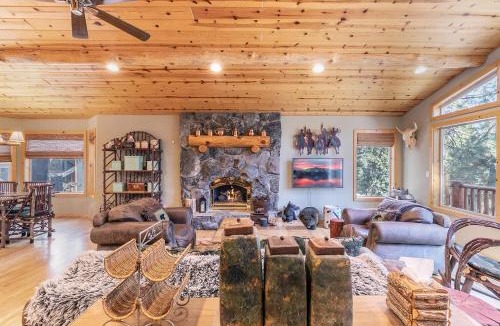 Carnelian Bay House | Secret Garden Lodge - 4BR Walking Distance to the Lake, Hot Tub, Close to Ski Resorts!