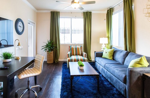 Stevenson Ranch Apartment | ✔Self Check-in✔W/D✔A/C✔3 TVs✔2 King Beds ✔1 Parking