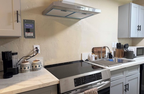 Visalia Apartment | Sequoia Escape 3BR Home w/King Bed & In-Unit Laundry