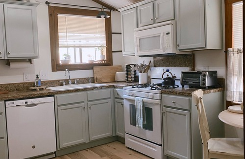 Springville Cottage | Sequoia Escape . Close to The Springville Ranch Venue & Sequoia Nat. Park.