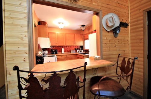 Alta Sierra House | Sequoia Forest Cabin near Lake Isabella – Quiet Retreat, Hike Trails, Sleeps 6