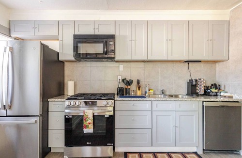 Visalia House | Sequoia/Kaweah Hospital Duplex 1/2