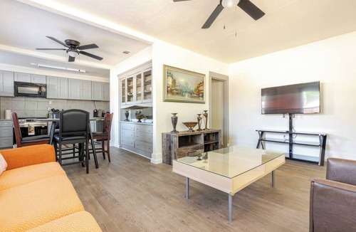 Visalia House | Sequoia/Kaweah Hospital Duplex 2/2