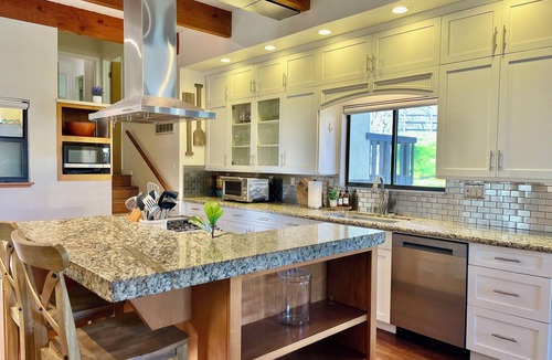 Three Rivers House | Sequoia Views, Hot Tub, Near Park/Dog Friendly