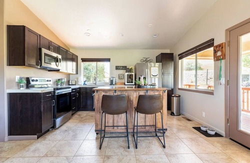 Atascadero House | Serendipity Luxury Retreat - Vineyard! Private Hot Tub! Dogs Welcome!