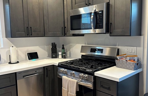 Oakland House | Serene 2-bedroom house in Oakland perfect for your getaway