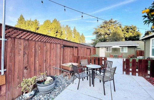 Broadway - Palmhaven House | Serene 2BR Bungalow - Parking + Laundry + Sleep 6