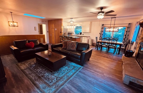 Arnold House | Serene cabin w/fast WiFi, central AC, and office nook