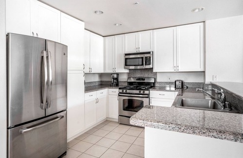 Central San Mateo Apartment | Serene Mountain View 1BR w/W/D, A/C & Lounge, nr Highways, by Blueground