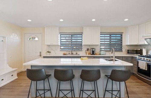 Los Altos House | Serene Retreat in East Long Beach