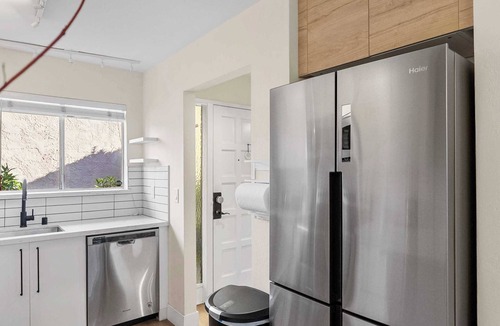 Redwood City House | Serenity Home on Oak Ave｜WFH Ready｜Workspace+WiFi｜Pet-Friendly #42525