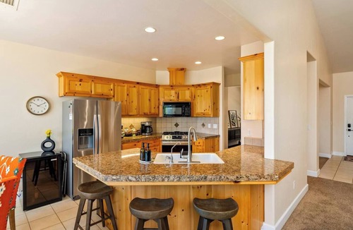Paso Robles House | Serenity Vista Retreat-sleeps 8|EV|sauna|Hot Tub