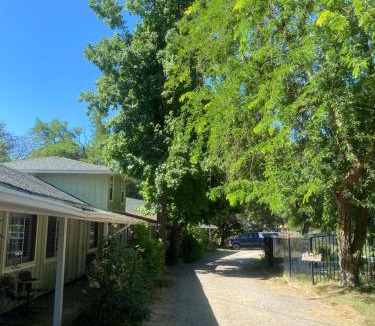 Kaweah Hotel | Seven Circles Lodge & Retreat