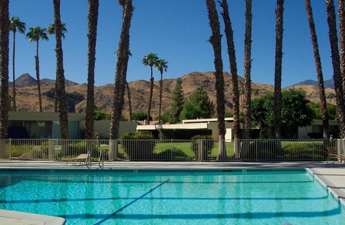 Palm Springs Condo | Seven Lakes Country Club home with piano