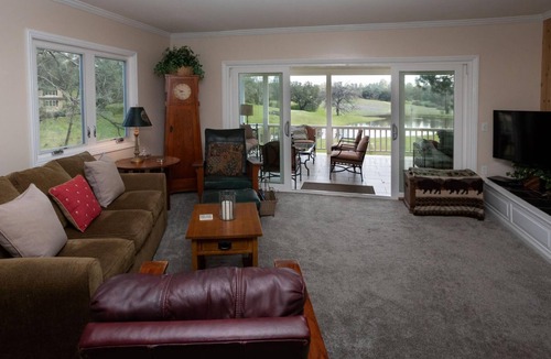 San Luis Obispo House | Seven Oaks Ranch Pine House