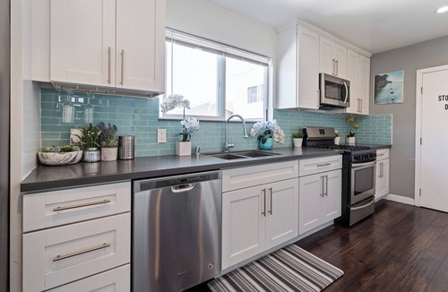 Oakland House | Sf City Ocean View. Free parking inside the compound. 15 min beach Drive