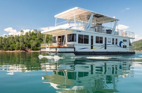 Lakehead Boat Rental | Shasta Marina at Packers Bay Thoroughbred Houseboat