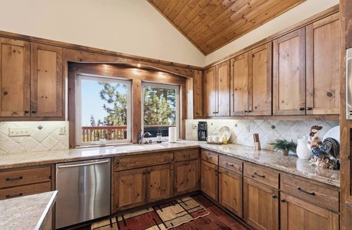 Shaver Lake House | Shaver Dreamin’ - Mountain Views, Hot Tub Nights