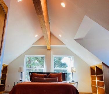 Dogwood Mountain House | Shaver Lake, 4 BDR HOT TUB Misty Mountain Retreat