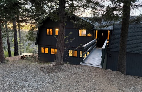 Dogwood Mountain House | Shaver Lake Cabin, Views, 5 Acres, Sleeps 14, A/C, Starlink Wifi