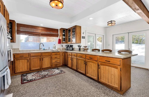 West Village Cabin | Shaver Lake Cabin with Game Room & Deck Sleeps 12
