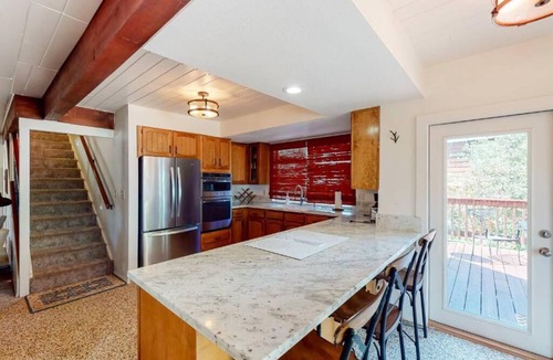 West Village Cabin | Shaver Lake Cabin with Game Room & Deck Sleeps 12
