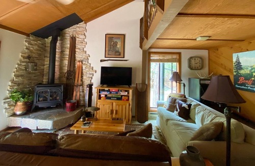 Shaver Lake House | Shaver Lake Condo 2/2 + loft, common pool/hot tub/wifi/EV charger