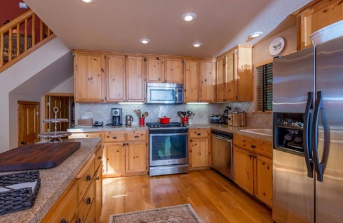 Shaver Lake House | Shaver Lake Luxury Cabin with relaxing Jacuzzi Tub