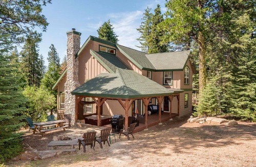 Shaver Lake House | Shaver Lake Luxury Cabin with relaxing Jacuzzi Tub