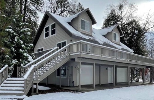 Dogwood Mountain Cabin | Shaver Lake Misty Mountain Retreat Private Deck Sunsets Hot Tub