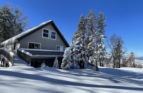 Dogwood Mountain Cabin | Shaver Lake Misty Mountain Retreat Private Deck Sunsets Hot Tub